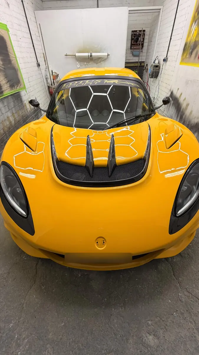 Lotus Exige: one-off custom paint in the booth